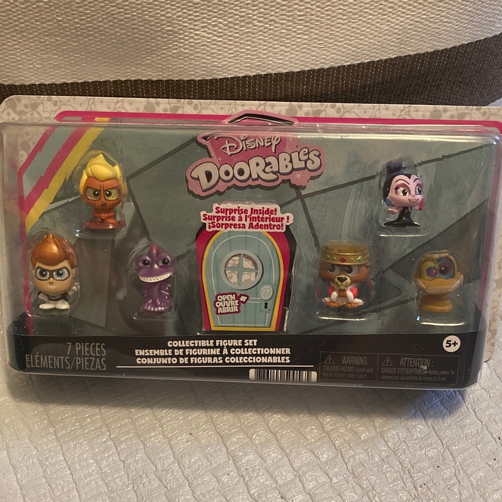 Disney Doorables 7-Piece Collectible Figure Set